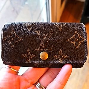 LV LOUIS VUITTON MONOGRAM KEY HOLDER